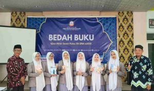 santri-putri-elkisi-mojokerto-bedah-buku-karya-sendiri-sebagai-ujian-akhir