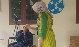 Bunda Indah menyapa warga Griya Lansia Kunir Kidul bukti peduli pada rakyat (SuharyoTrobosco)