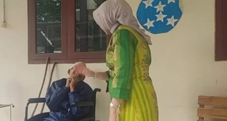 Bunda Indah menyapa warga Griya Lansia Kunir Kidul bukti peduli pada rakyat (SuharyoTrobosco)