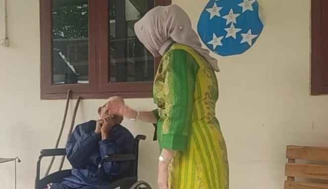 Bunda Indah menyapa warga Griya Lansia Kunir Kidul bukti peduli pada rakyat (SuharyoTrobosco)