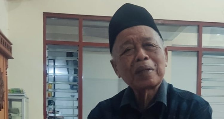 Mbah Untung Said usai Sholat Subuh di masjid PB Jenderal Sudirman, Lumajang (Suharyo/Trobosco)