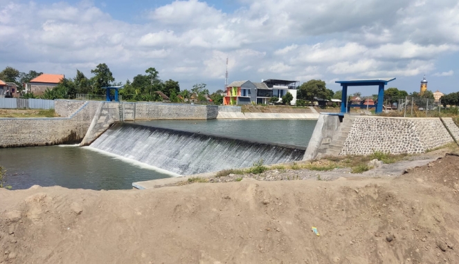 Wajah Kali Asem tampak tenang. Tapi persoalan yang ditimbulkan selalu mengemuka. (Suharyo/Trobosco)