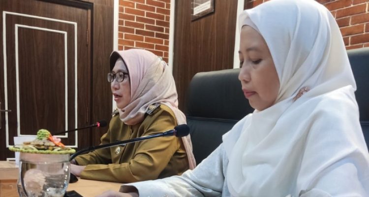 dr. Aliyah Hidayati, Sp.THT-BKL audensi ke Bupati Lumajang, Ir. Hj. Indah Amperawati, M.Si. (Suharyo/trobosco)