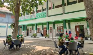 perpustakaan-ruang-terbuka-sd-almadany-serasa-cafe-trco