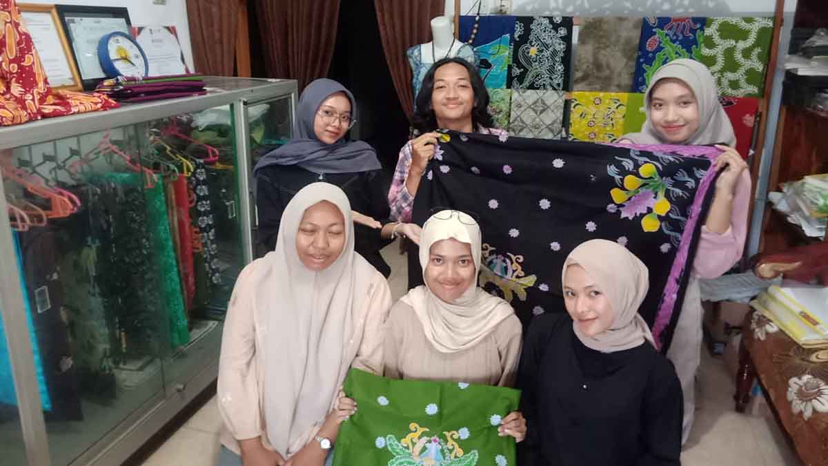 batik-darussalam-bertahan-di-tengah-menurunnya-pelanggan-1