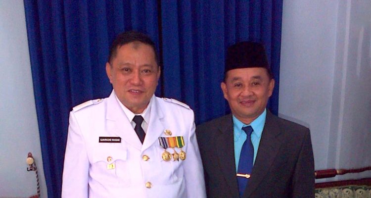 dr-sjahrazat-masdar-bupati-lumajang-yang-tegas-disiplin-dan-teladan-birokrasi
