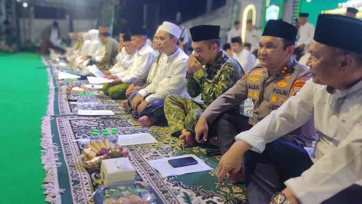 hari-santri-di-lumajang-satukan-warga-dan-santri-bunda-indah-saya-bupati-untuk-semua-trco