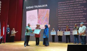 naskah-babad-trunajaya-dari-jawa-timur-resmi-jadi-ingatan-kolektif-nasional-ikon-2025