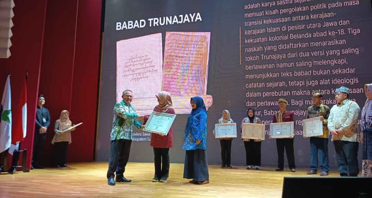 naskah-babad-trunajaya-dari-jawa-timur-resmi-jadi-ingatan-kolektif-nasional-ikon-2025