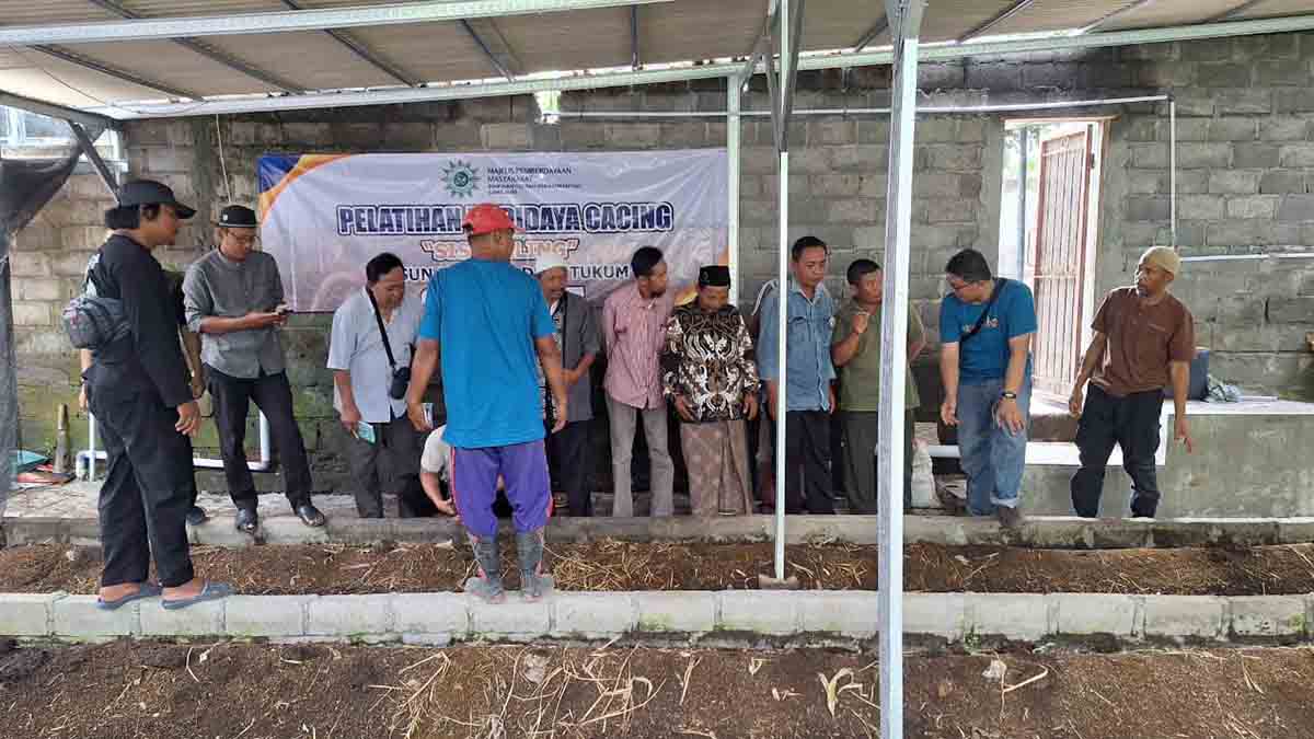 pelatihan-budidaya-cacing-harapan-baru-untuk-usaha-menjanjikan1