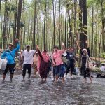 rt-25-sukodono-permai-bahas-persoalan-warga-sambil-healing-di-kali-pinusan-poncokusumo-trco