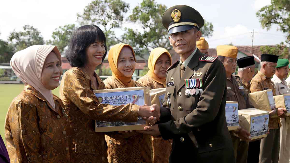 semangat-tni-prima-di-hut-ke-80-profesional-bersatu-dengan-rakyat-menuju-indonesia-maju-trco (2)