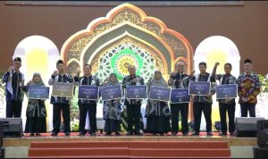 sma-muhi-yogya-tasyarufkan-3-penghargaan-umroh-saat-pengajian-milad-ke-76