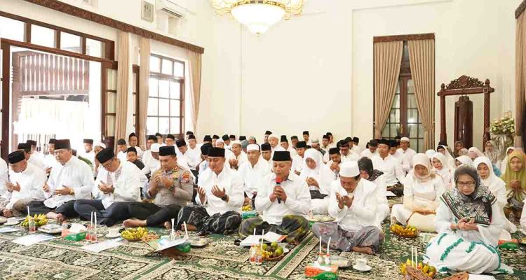 khotmil-quran-istighosah-qubro-iringi-harjalu-ke-770-bupati-ajak-doakan-korban-bencana