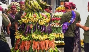 prosesi-gunungan-harjalu-ke-770-wujud-syukur-dan-kemeriahan-budaya-di-pendopo-arya-wiraraja