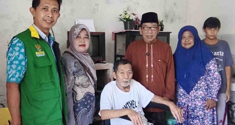 dua-tahun-stroke-slamet-eks-tukang-becak-terima-kursi-roda-baznas