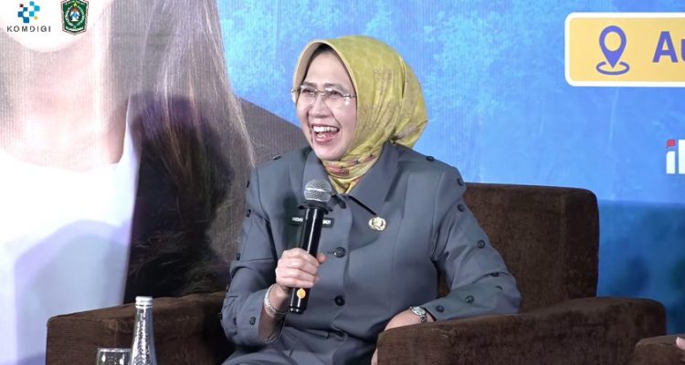 bunda-indah-jaga-medsos-lumajang-nomor-satu-wisatawan-asing-jatim