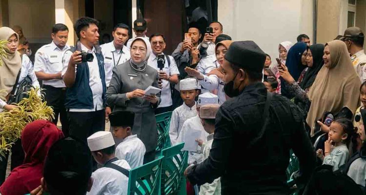 bupati-lumajang-hadir-di-khitan-massal-baznas-seperti-digigit-semut-kecil