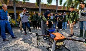 drone-spraying-di-kampus-lumajang-wajah-baru-pertanian-modern