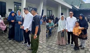 screening-telinga-baznas-lumajang-membludak-wabub-yudha-jadi-rebutan-selfie