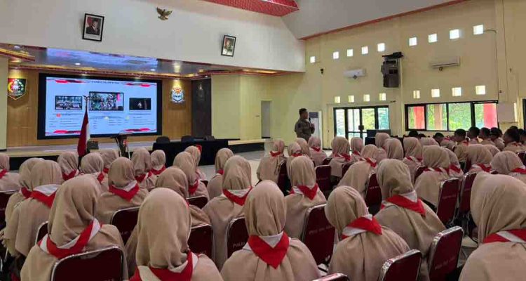 bukan-sekadar-latihan-80-santri-elkisi-tempa-karakter-di-barak-brimob-watukosek