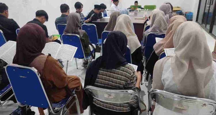 khotmil-quran-dan-tausiyah-untuk-penerima-beasiswa-baznas-lumajang