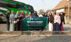 42-asatidzah-elkisi-bertolak-ke-garut-ikuti-wisuda-trco