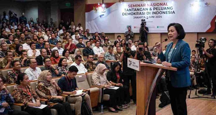 mujani-industri-demokrasi-dan-ajakan-kontroversial-itu