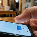 jangan-terlalu-cepat-memutuskan-menahan-jempol-di-era-disrupsi-trco